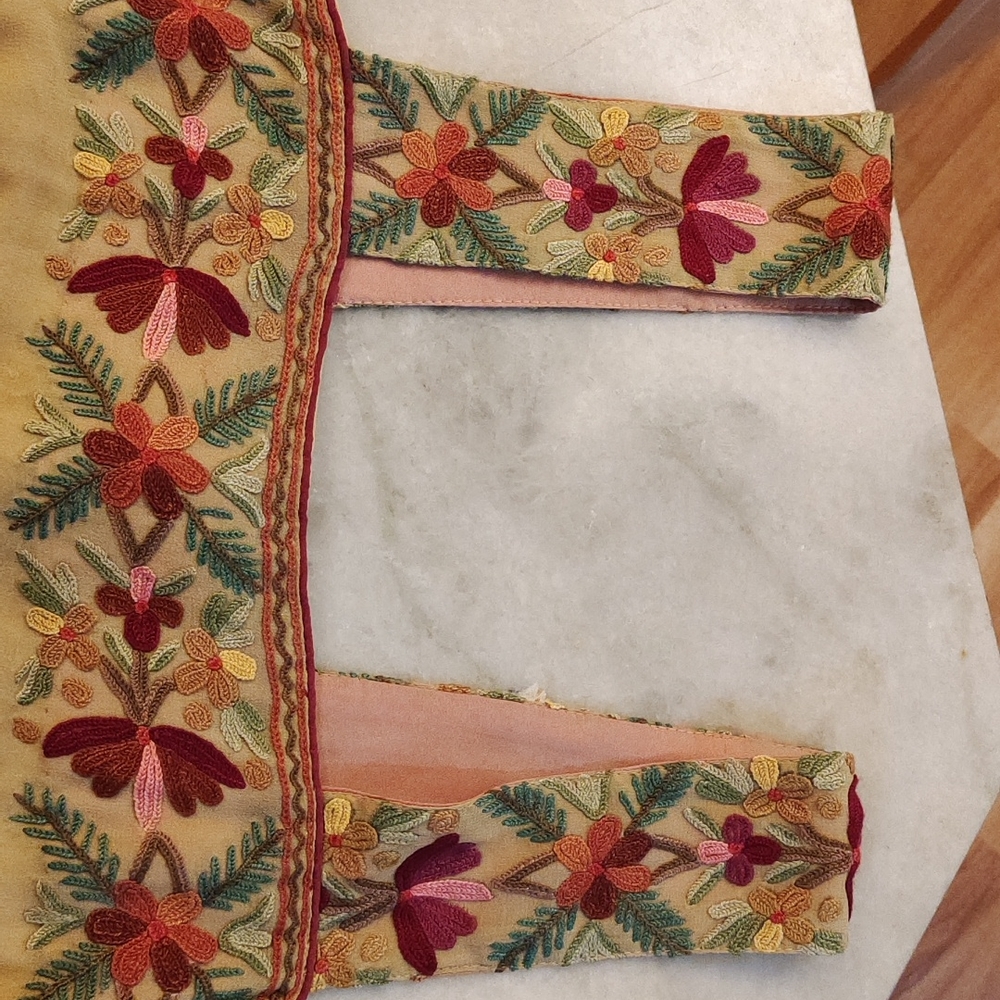 Long chiffon silk strappy beautiful  hand silk lined embroidery. - Picture 9 of 12